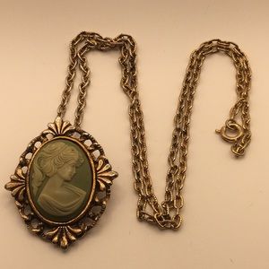 Vintage Peri Cameo Necklace/brooch